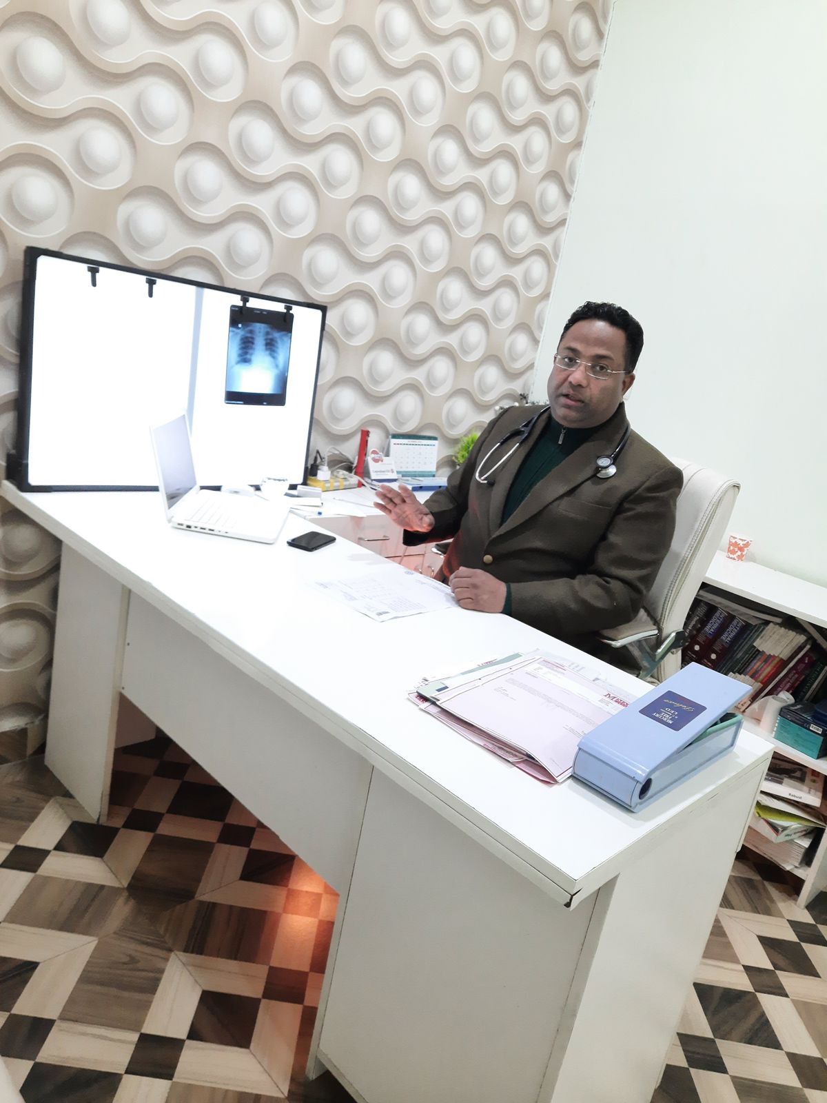 Dr. Dr  Manu Sharma